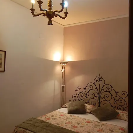 A Palazzo Montani Palmeri * 斯波莱托